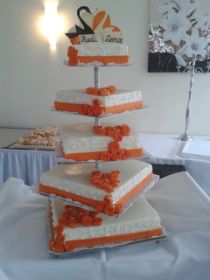 ...mit handgefertigten Rosen...