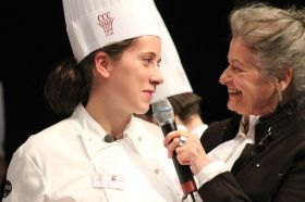 Schauspielerin Ursula Cantieni überreichte die Pokale der Deutschen Meisterschaft der Konditoren (2. Platz)