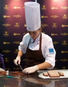 Arbeiten am Tellerdessert