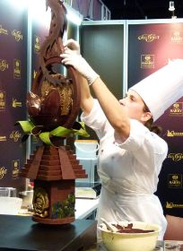 Herstellung des Schokoladenschaustückes