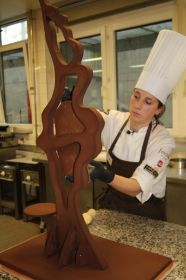 Arbeiten am Schokoladenschaustück